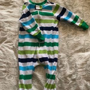 Old Navy Footsie pajamas for infants